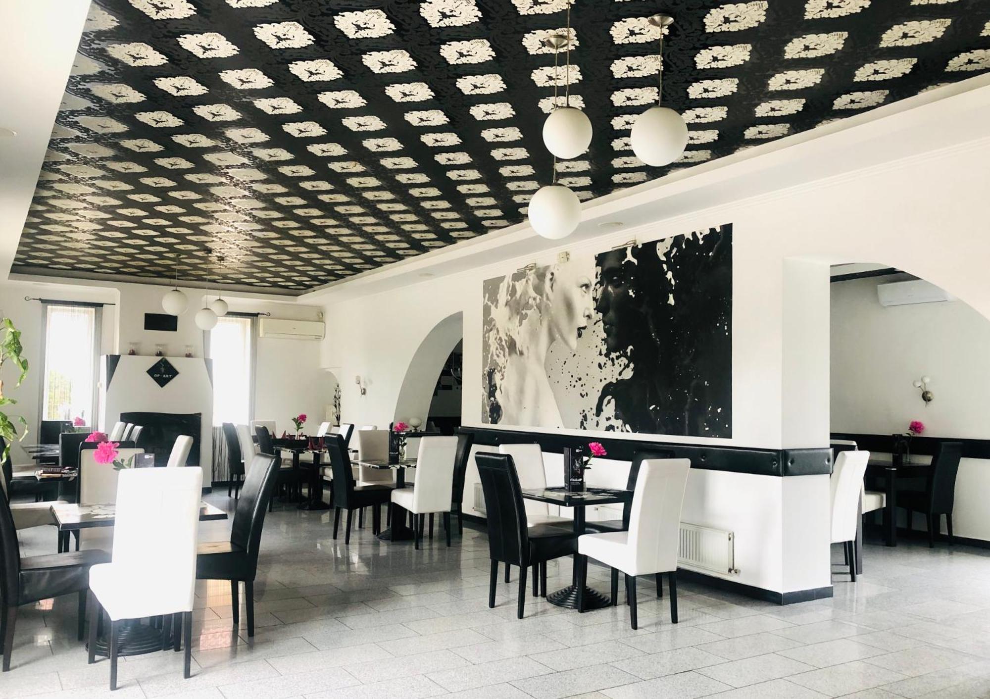 Hotel OP-ART Étterem és Panzió Monor Esterno foto
