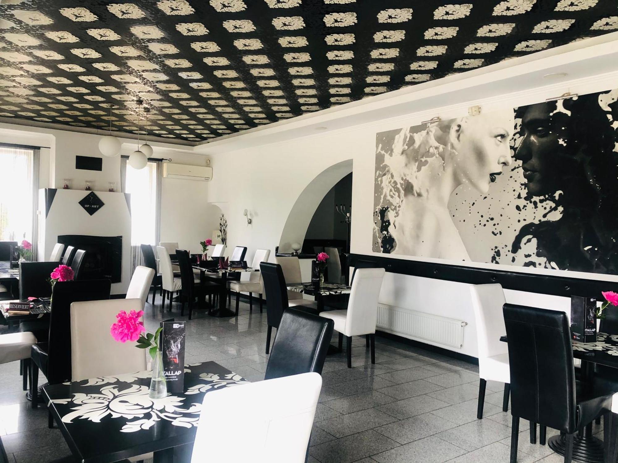 Hotel OP-ART Étterem és Panzió Monor Esterno foto