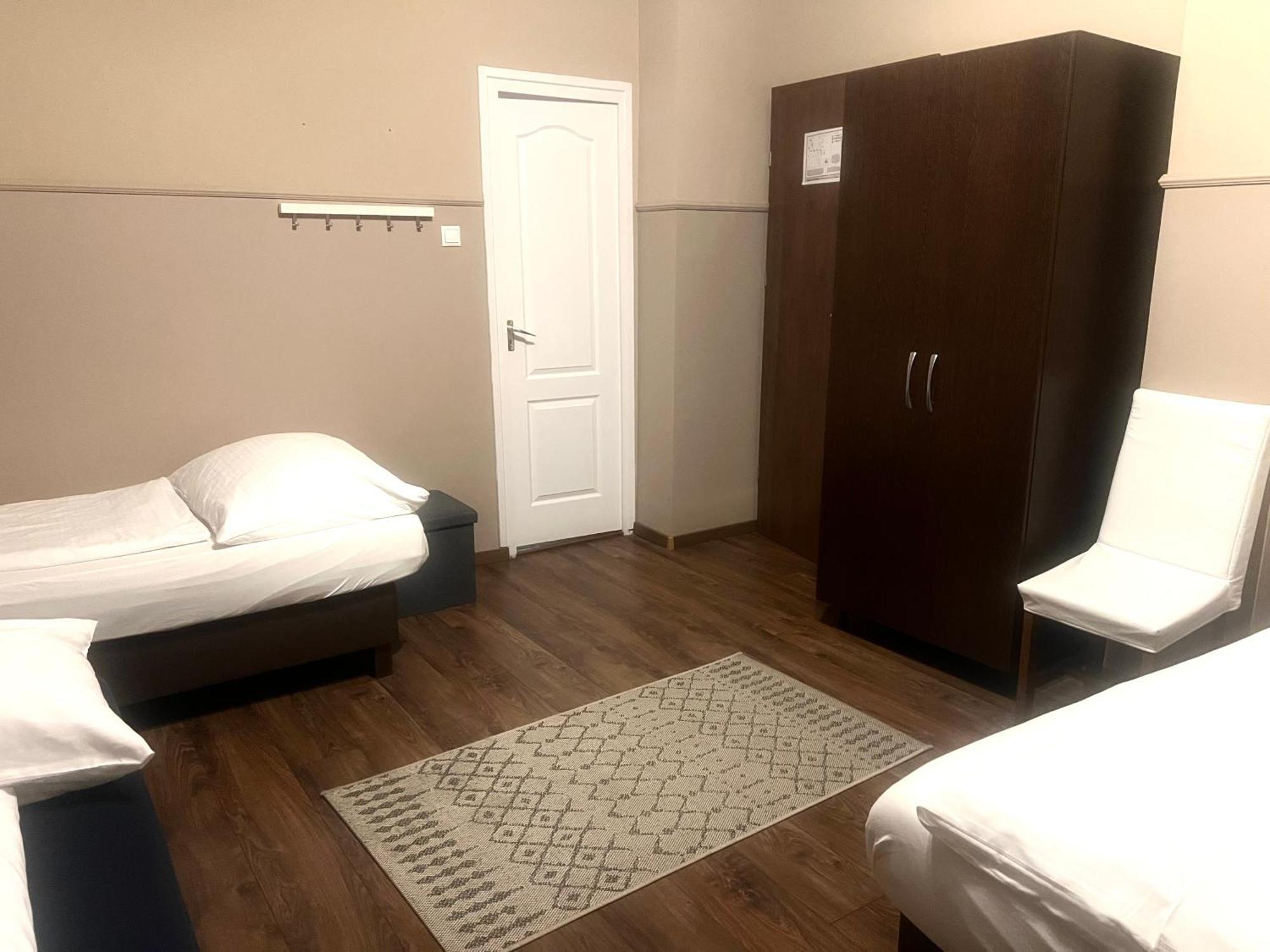 Hotel OP-ART Étterem és Panzió Monor Esterno foto